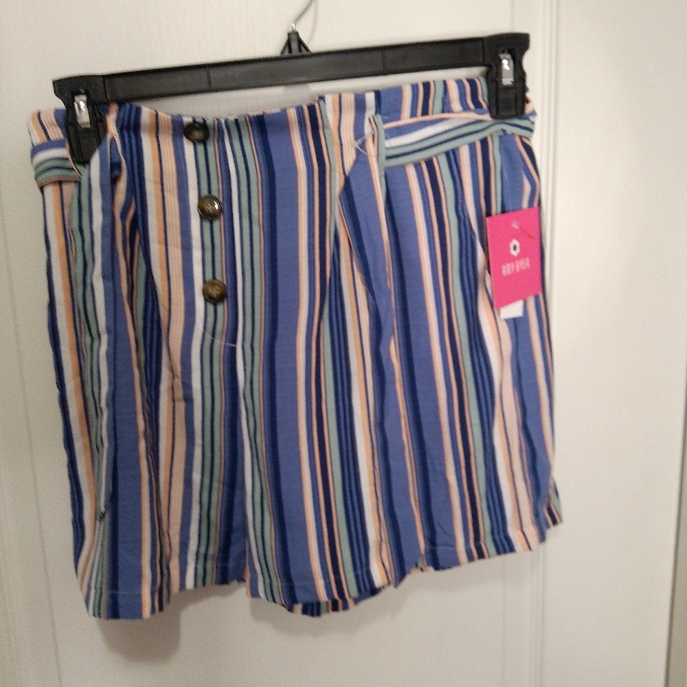 NWT/Amy Byer/ kids / multicolor XL striped shorts with button designs